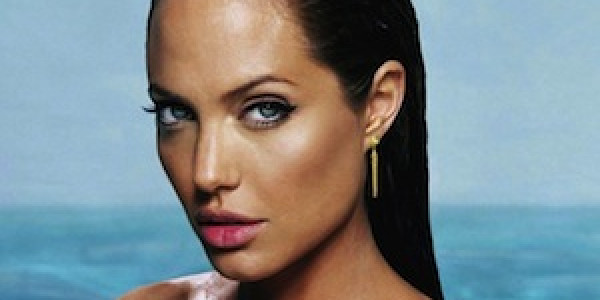 Angelina Jolie chirurgia del seno: boom di richieste per rimuovere il seno 