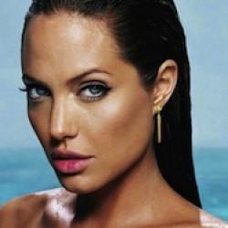 Angelina Jolie chirurgia del seno: boom di richieste per rimuovere il seno 