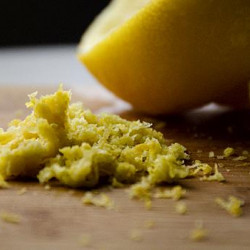 Dallo Scrub al Metabolismo, ecco cosa puoi fare con una scorza di limone!