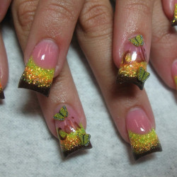 Nails-mania, in crescita nel Web l'acquisto di smalti per unghie!